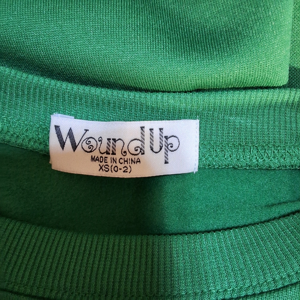 NWT WOUND UP GREEN SWEAT SHIRT CHRISTMAS SPIRIT - Picture 5 of 8